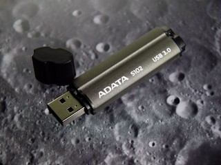 鈦金屬色の魅力 ADATA S102 系列隨身碟