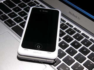 為iPhone 4度身訂造 iWalk 2000 整合型充電池