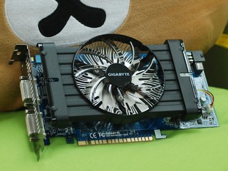 採用10 cm大風扇設計 GIGABYTE GV-N550OC-1GI