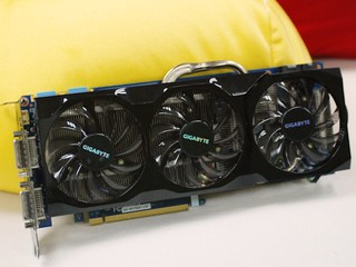 採用WindForce3X散熱器 GIGBAYTE GV-N570OC-13I繪圖卡
