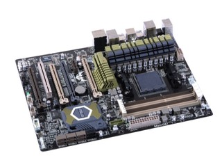針對新一代高效能玩家市場 ASUS兩款全新AMD 990FX主機板