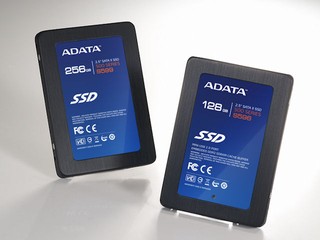 ADATA SSD夏日優惠活動 購買S599即送C008 8GB USB 隨身碟