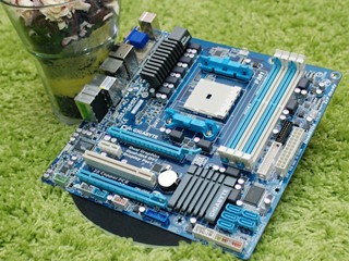 支援CrossFireX技术 GIGABYTE GA-A75M-UD2H主机板