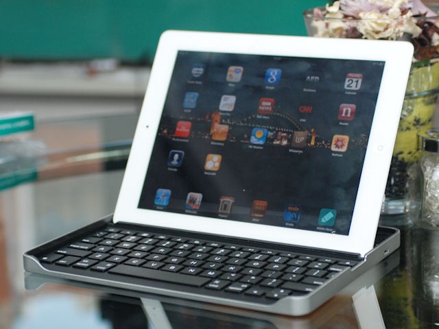 Logitech iPad 2 專用隨行鍵盤保護殼