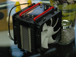 雙風扇配5 Heatpipe Thermaltake Frio處理器散熱器