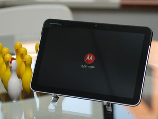 免費12個月bb Wi-Fi流動寬頻上網 購買Motorola XOOM即送多項禮品