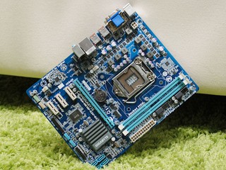 稳定、耐用入门主机板 GIGABYTE GA-H61M-S2V-B3