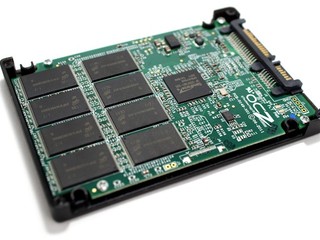 SSD 廠商為爭奪市場 減價促銷 OCZ降價至HK$1099 TEAM僅售HK$999 SSD 廠商為爭奪市場 減價促銷 OCZ降價至HK$1099 TEAM僅售HK$999