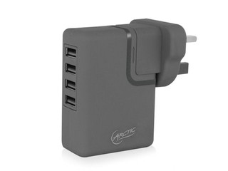 4組供電接口、提供2.5A電流輸出 Arctic Charger PRO-4充電器
