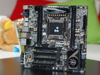 m-ATX X79平台之選 ASRock X79 Extreme4-M