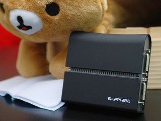 提升至3840 x 1200顯示 SAPPHIRE VID-2X多屏轉接器