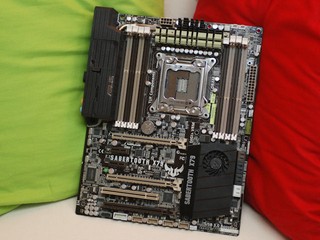 加強散熱、12個測量點 ASUS SABERTOOTH X79主機板