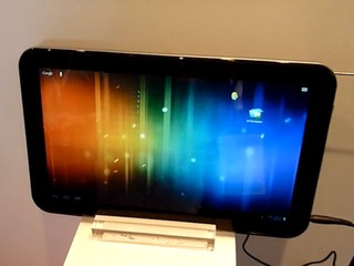 採用13.3吋屏幕 內建電視功能 Toshiba 展出 AT330 平板電腦 採用13.3吋屏幕 內建電視功能 Toshiba 展出 AT330 平板電腦