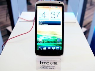 HTC ONE X Front