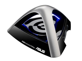 金字塔外型、3x3 垂直天線設計 ASUS EA-N66 N900雙頻無線路由器