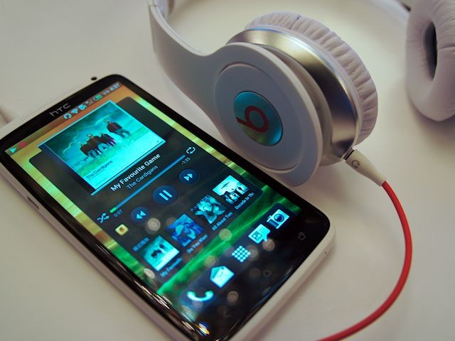 HTC One W Beats headphone 1