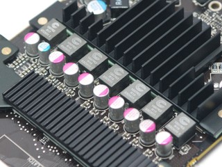 雙風扇 5 Heatpipe散熱