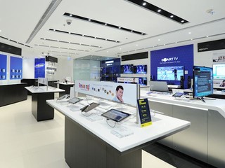 Samsung Brand Shop inside