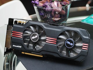 非公版豪華用料設計 ASUS GTX680-DC2T-2GD5繪圖卡
