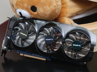 採用Triangle Cool 散熱技術 GIGABYTE GV-N680OC-2GD繪 圖卡