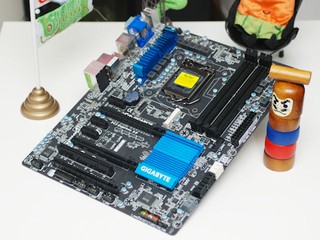 功能齊全、耐用設計 GIGABYTE GA-Z77X-D3H主機板