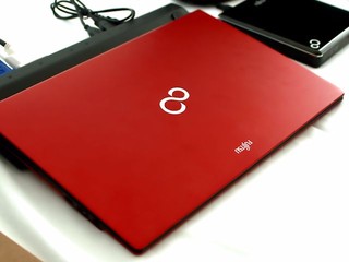 支援4G LTE 超輕薄UltraBook Fujitsu LIFEBOOK U772/SH772/SH572 支援4G LTE 超輕薄UltraBook Fujitsu LIFEBOOK U772/SH772/SH572