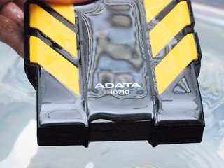 軍用防震與防水構造 ADATA HD710 USB 3.0 外置式硬碟