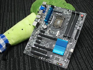 用料扎實、功能齊全 GIGABYTE GA-Z77X-UD3H主機板