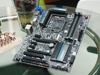 設有雙Thunderbolt介面 GIGABYTE GA-Z77X-UP5 TH主機板