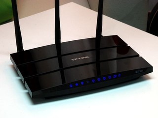 300Mbps + 450Mbps 輸出 TP-LINK TL-WDR4300器產品