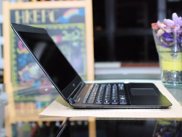 Acer S5 side