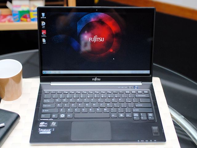 Fujitsu U772 front full