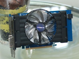 预设超频加 10CM 风扇 GIGABYTE GV-R777OC-1GD