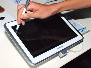 特設 S-PEN、集影音文書於一身 Samsung Galaxy Note 10.1 16日開售