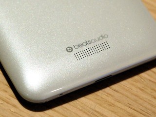 HTC J beats