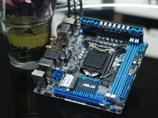 10 相 Digi + PWM子卡 ASUS P8Z77-I Deluxe 主機板