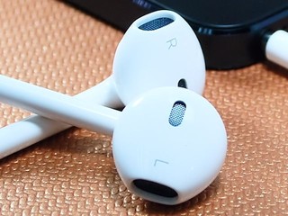 earpods close