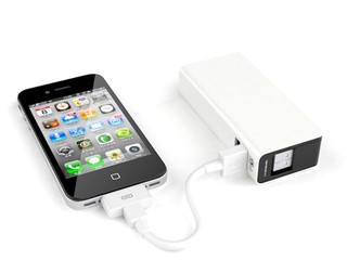 自設USB輸入頭、雙輸出介面 aMagic MagBrick流動充電器
