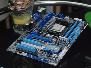 購買ASUS 主機板送您電影禮卷 或以港幣$99換購Xonar DGX遊戲音效卡