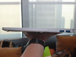 Acer S7 side