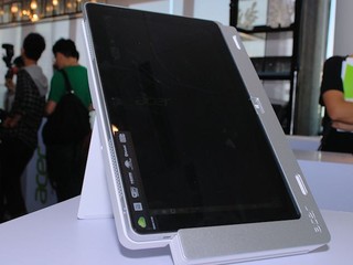 Acer W700 Hor.