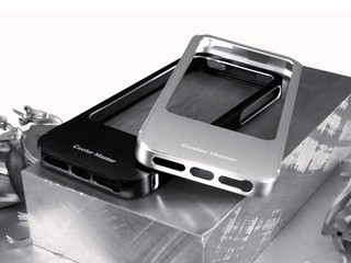 飛機專用鋁金屬鑄造而成 Cooler Master iPhone 5專屬邊框