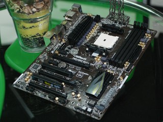 高擴充多功能APU平台 ASRock  FM2A85X Extreme6