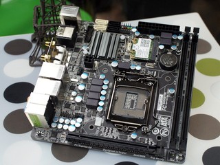 体积细小、功能强大 GIGABYTE H77N-WIFI 主机板