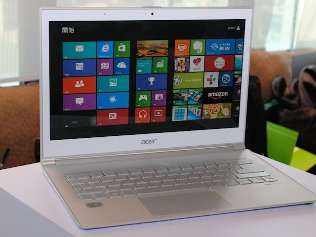Acer S7 Front.