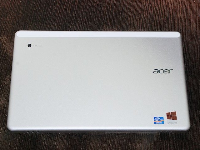 Acer W700 top