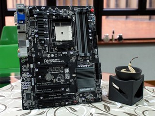 功能、接口配置齐备 Gigabyte GA-F2A85X-UP4 主机板