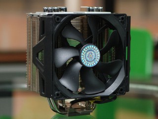 採用均熱板 + 4熱導管 Cooler Master TPC 612散熱器