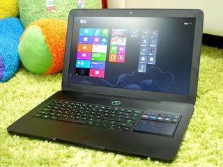 Switchblade鍵 嶄新輕觸屏幕  Razer Blade Gaming 行動電腦
