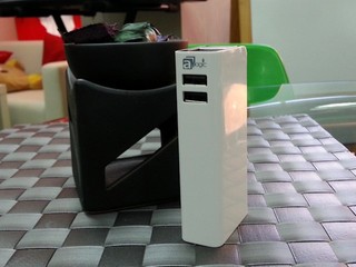 內設 USB 充電接頭 aMagic MagBrick 流動充電池